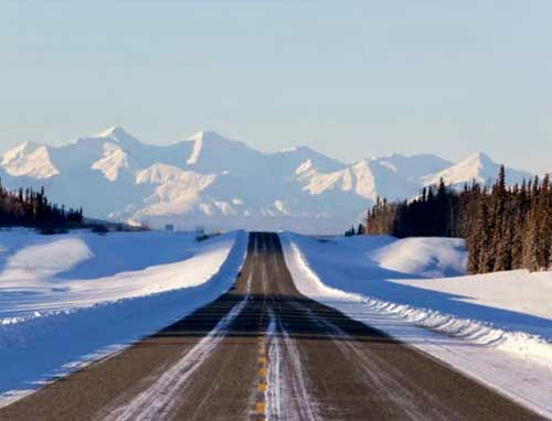 交通事故律师建议在加拿大冬季开车时，特别是在下雪天气中避免意外的关键是谨慎和准备